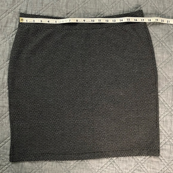 NWT LOFT Women’s A Line Black Gray Pattern Stretch Skirt, Size Large - Picture 3 of 5